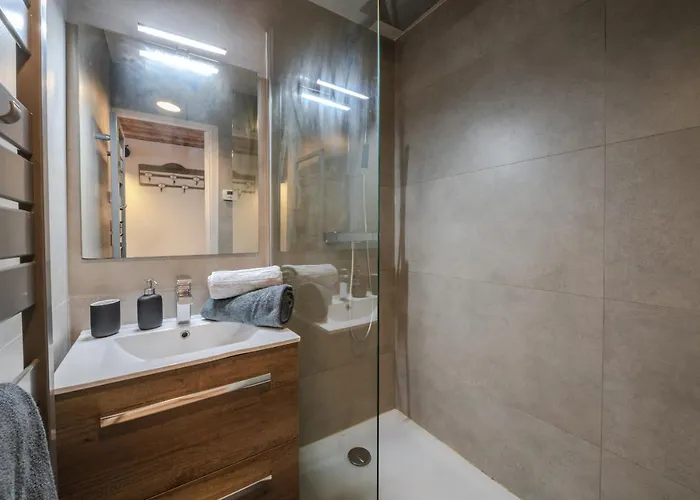 2 Avec Balcon Et Parking Apartmán